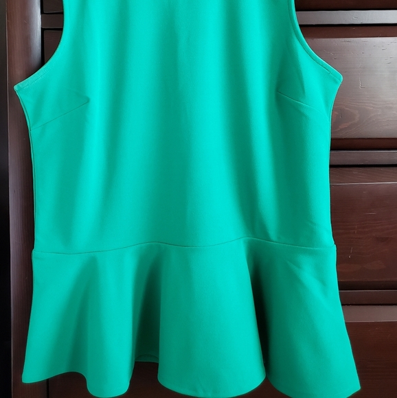 Green top - Picture 2 of 4